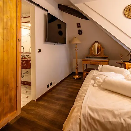 Hotel Golden Eagle Deluxe At Charles Bridge 4*