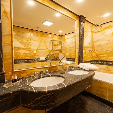 Golden Eagle Deluxe At Charles Bridge Hotel