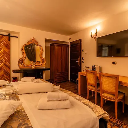 Golden Eagle Deluxe At Charles Bridge 4* Praga