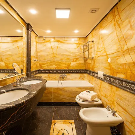 Golden Eagle Deluxe At Charles Bridge Hotel Praga