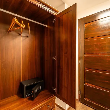 Hotel Golden Eagle Deluxe At Charles Bridge 4*