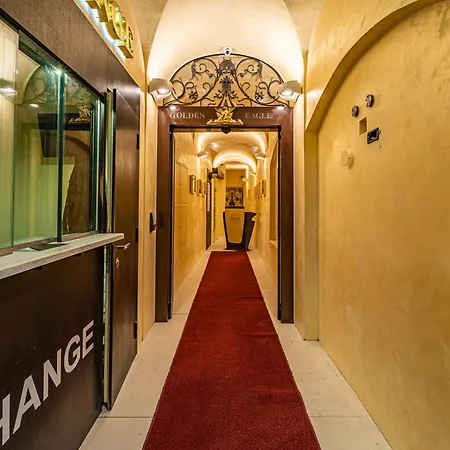 酒店 Golden Eagle Deluxe At Charles Bridge 4*