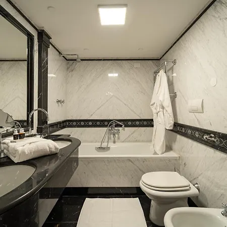 Golden Eagle Deluxe At Charles Bridge 4* Praga